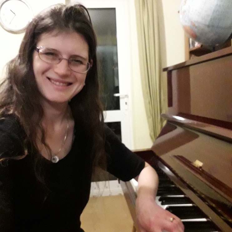 Piano Lessons Swindon Teacher - Emma Willcox